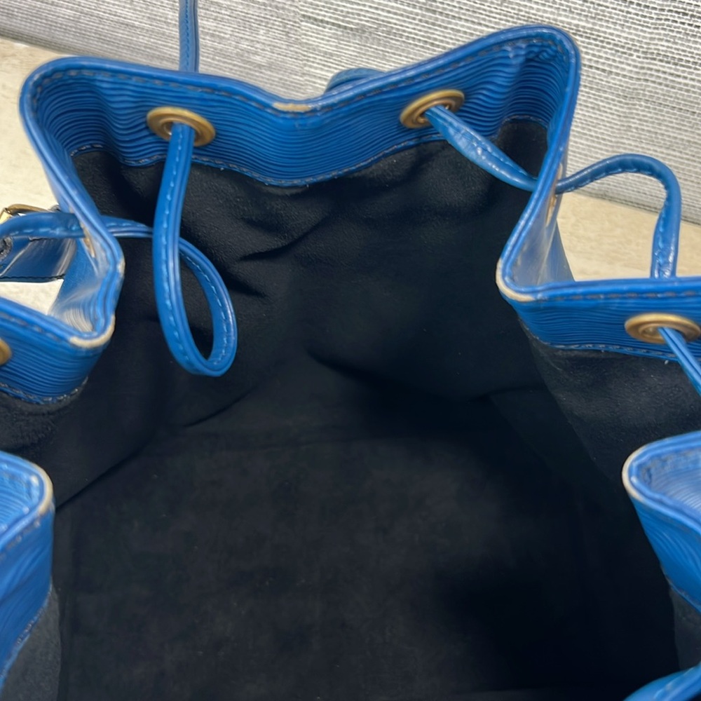 Louis Vuitton Epi Petit Noe Shoulder Bag Blue - Picture 12 of 15